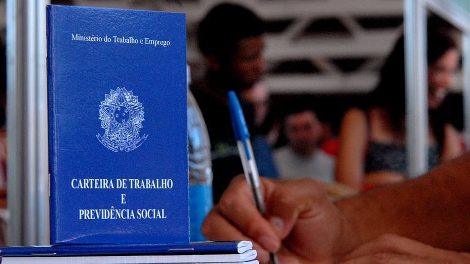 Férias para quem teve contrato suspenso ou redução de jornada; veja o que diz a lei