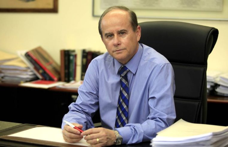Ministro da Educação demite paraibano presidente da Capes