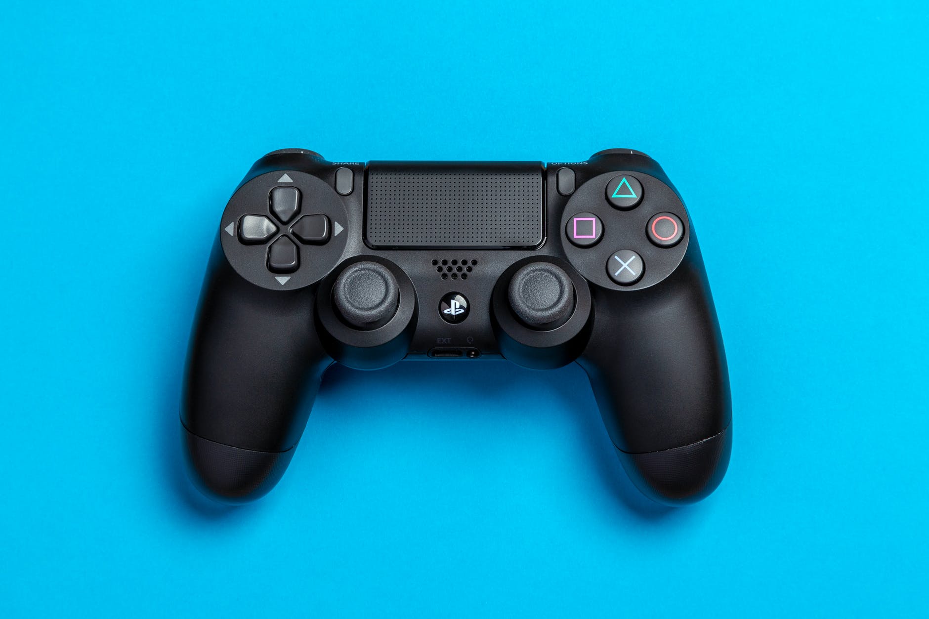 Vaza a lista de jogos gratuitos da PS Plus em outubro [RUMOR]