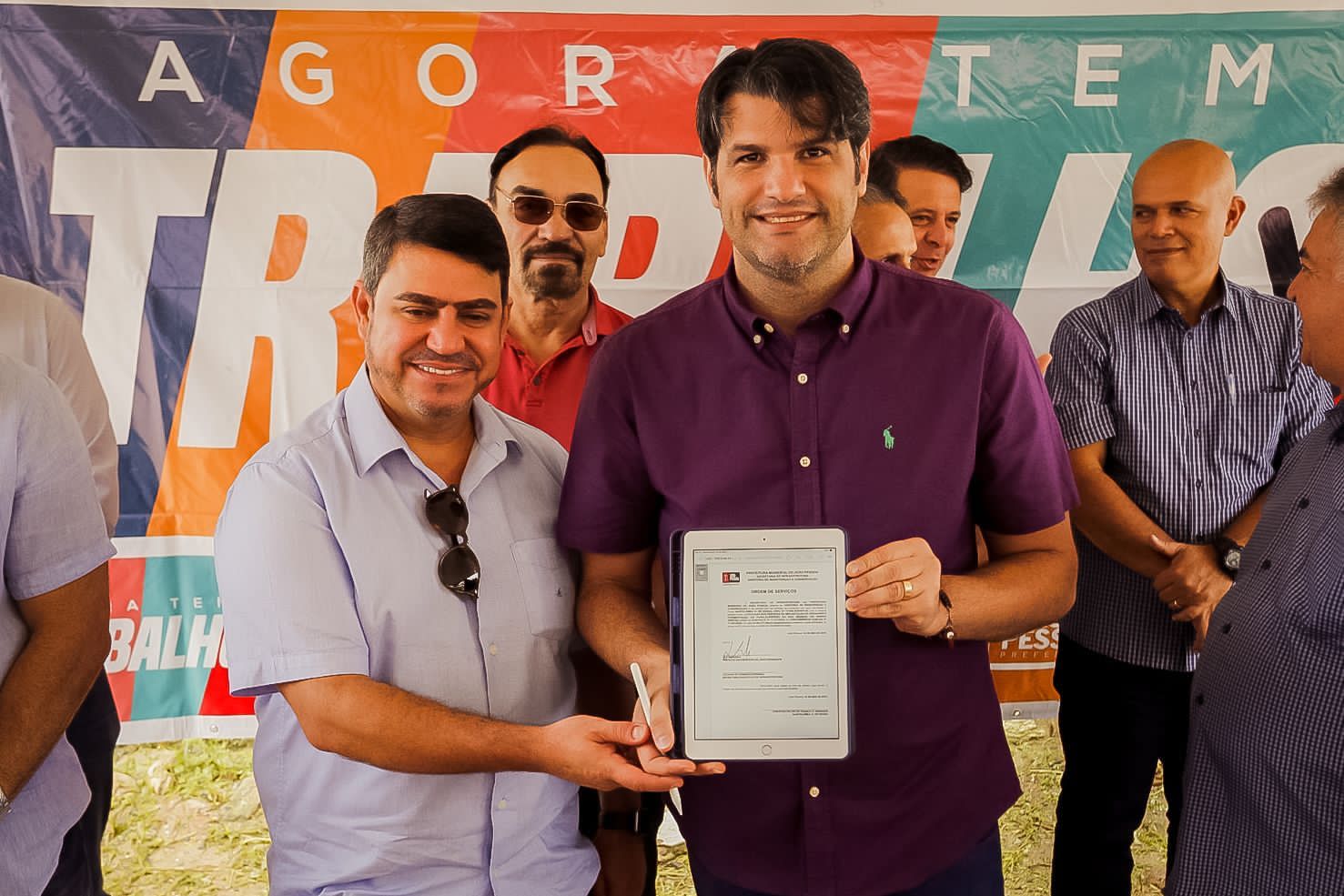 Infraestrutura urbanaLeo Bezerra assume gestão municipal e autoriza pavimentação de ruas no Grotão