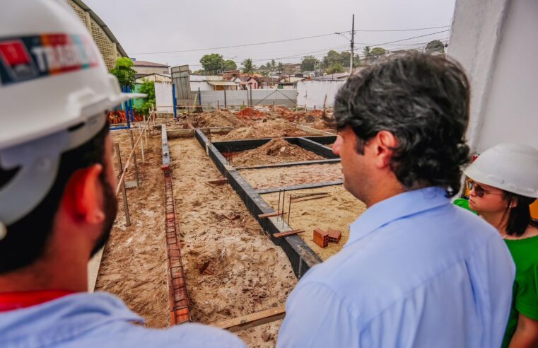 Investimento na EducaçãoLeo Bezerra fiscaliza andamento das obras de reconstrução de escola no Bairro dos Novais