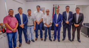 nvestimento de R$ 100 milhões<br>Cícero Lucena assina contrato para operação de crédito que vai viabilizar 500 novas ruas pavimentadas em João Pessoa