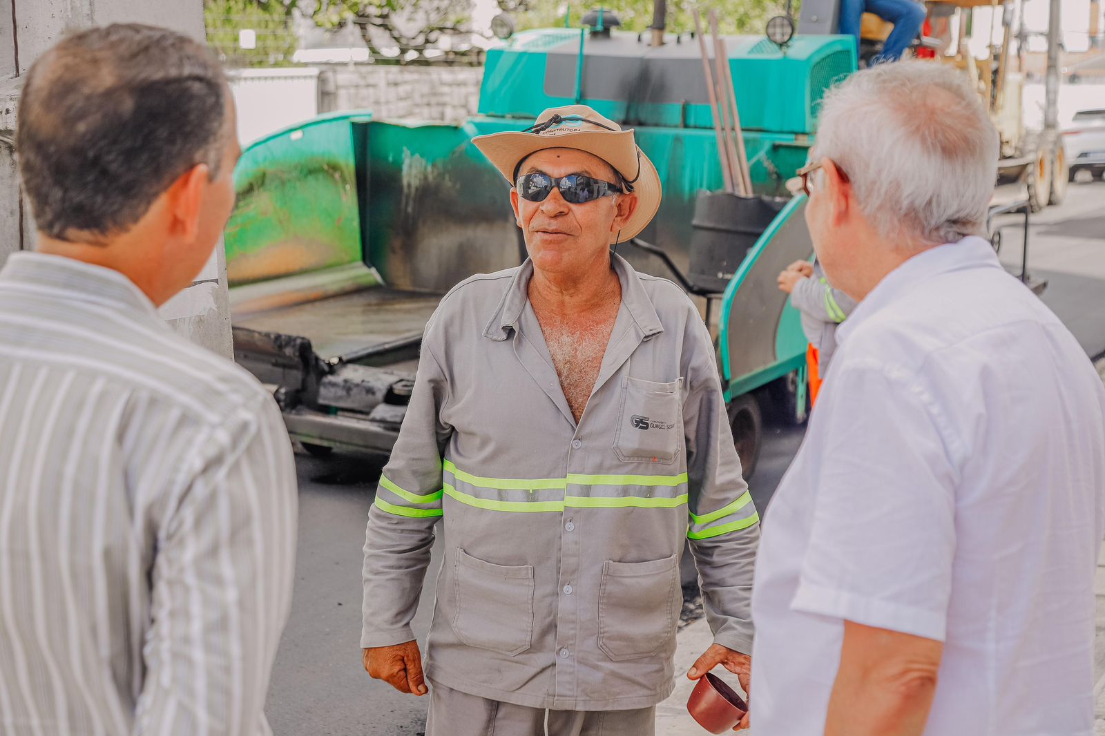 Cícero Lucena inspeciona obras de drenagem profunda, pavimentação e asfalto, e projeta conclusão para maio