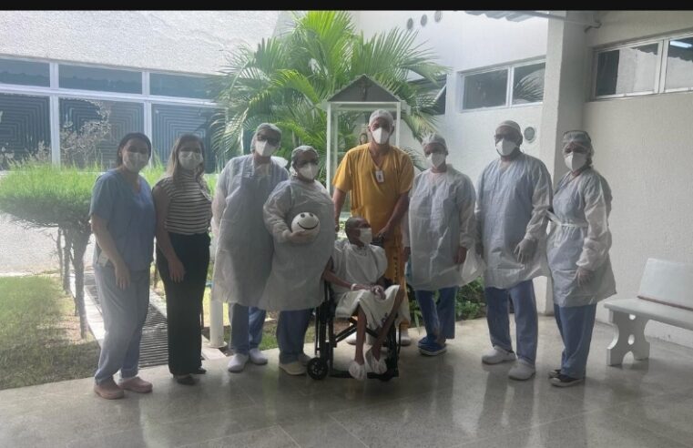 Hospital Clementino Fraga leva pacientes de UTI para passeio na unidade