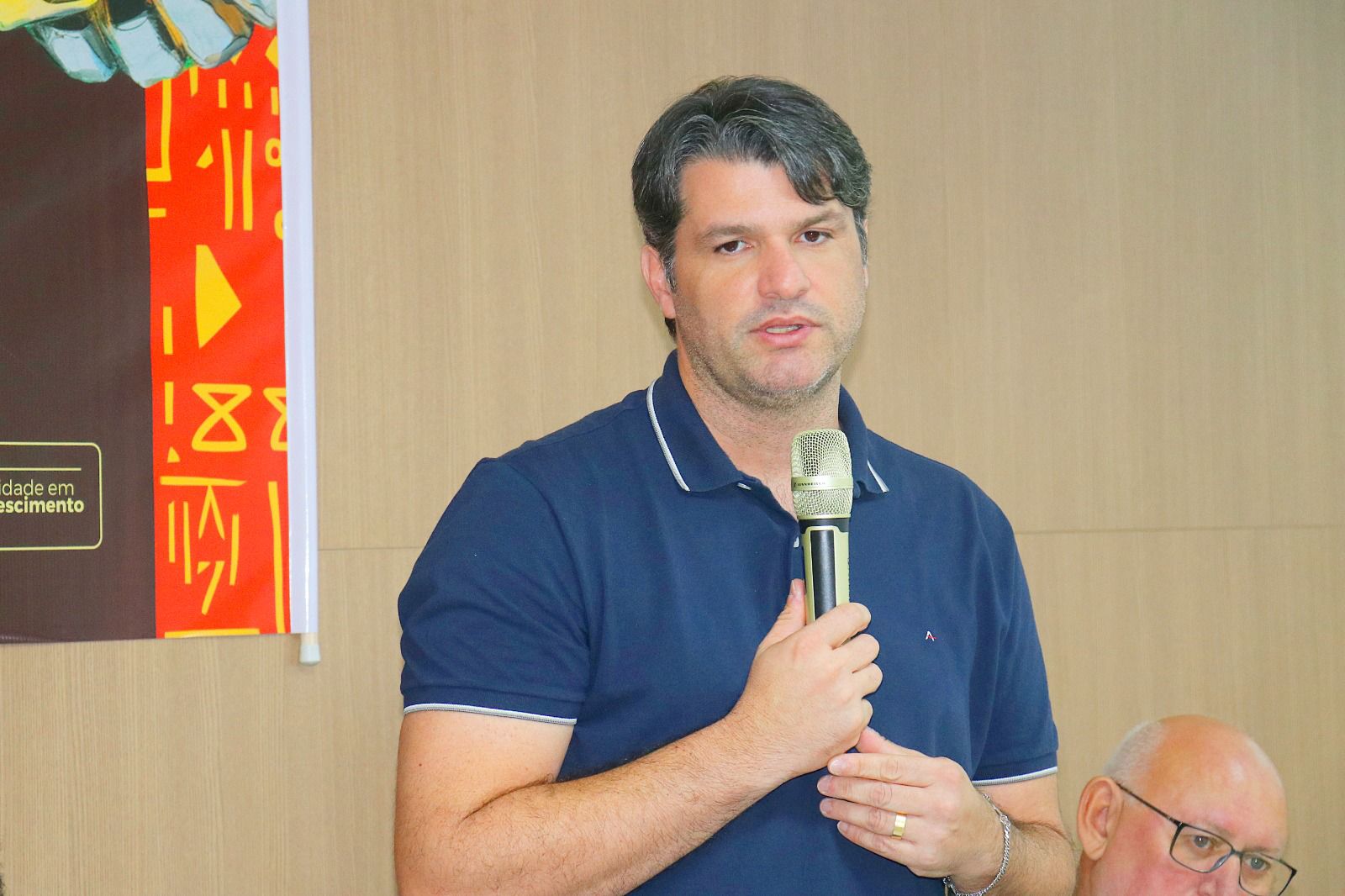 Leo Bezerra destaca compromisso com a inclusão, ao participar da 3ª Conferência Municipal de Promoção da Igualdade Racial