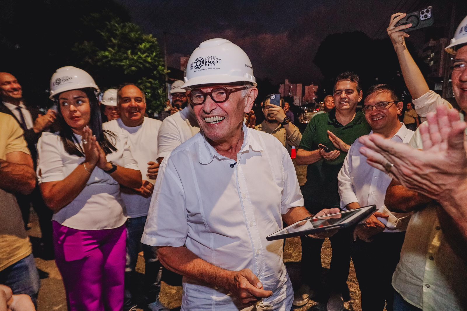 Mais eficiência e qualidadeCícero Lucena inicia modernização da iluminação pública com tecnologia de Cidades Inteligentes