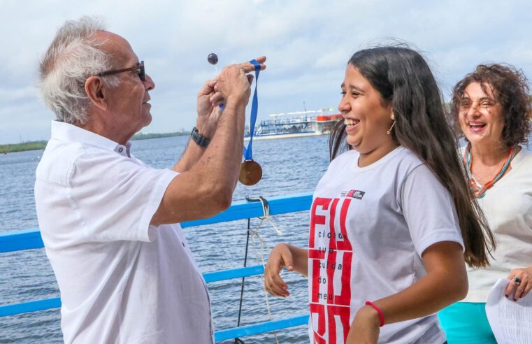 Fortalecendo talentosCícero Lucena destaca avanços da educação e parabeniza alunos do Município premiados em Olimpíadas de História e de Inglês