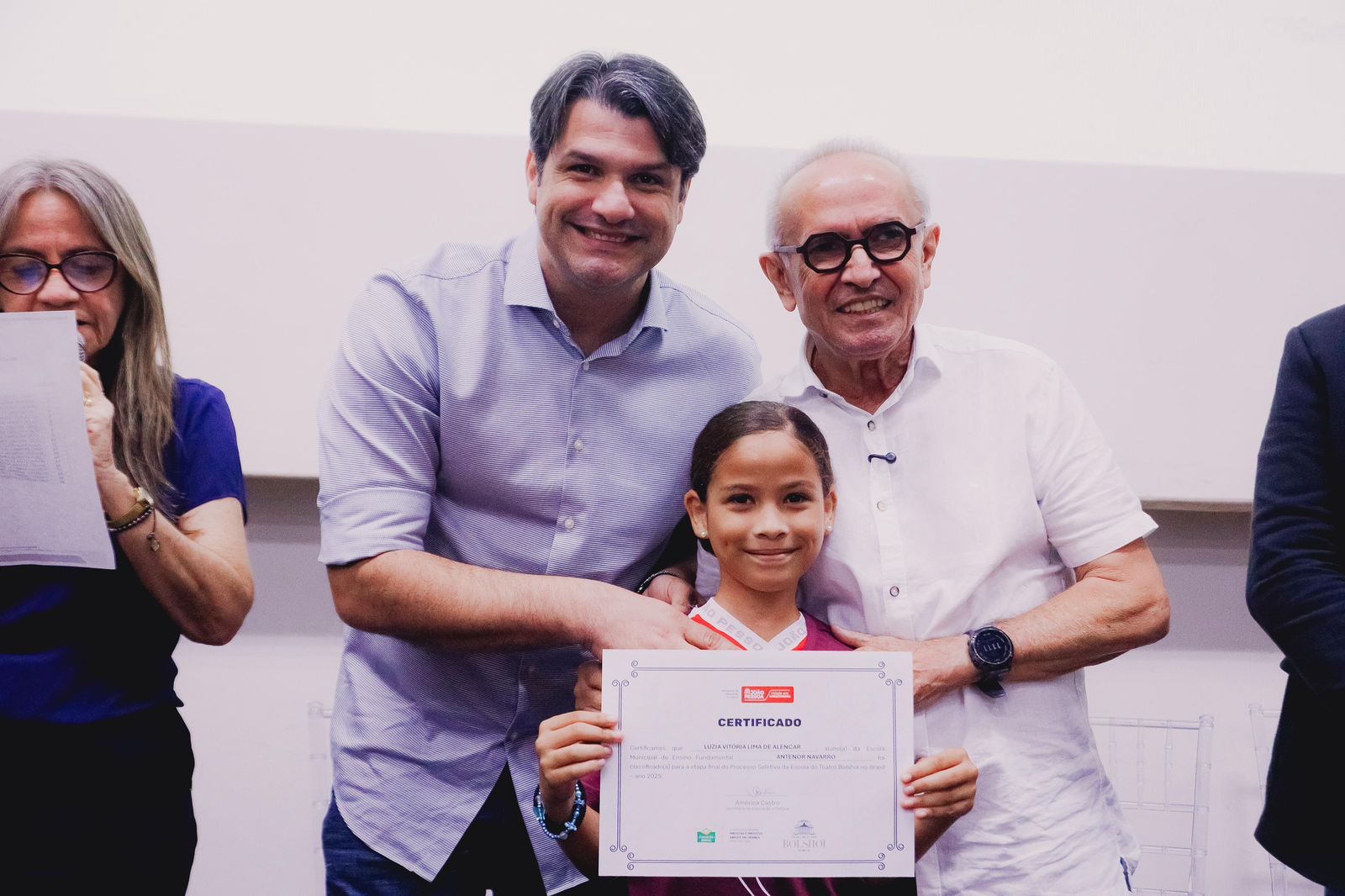 Talentos no balletCícero Lucena anuncia alunos da Rede Municipal selecionados para seletiva da Escola do Teatro Bolshoi, em Joinville