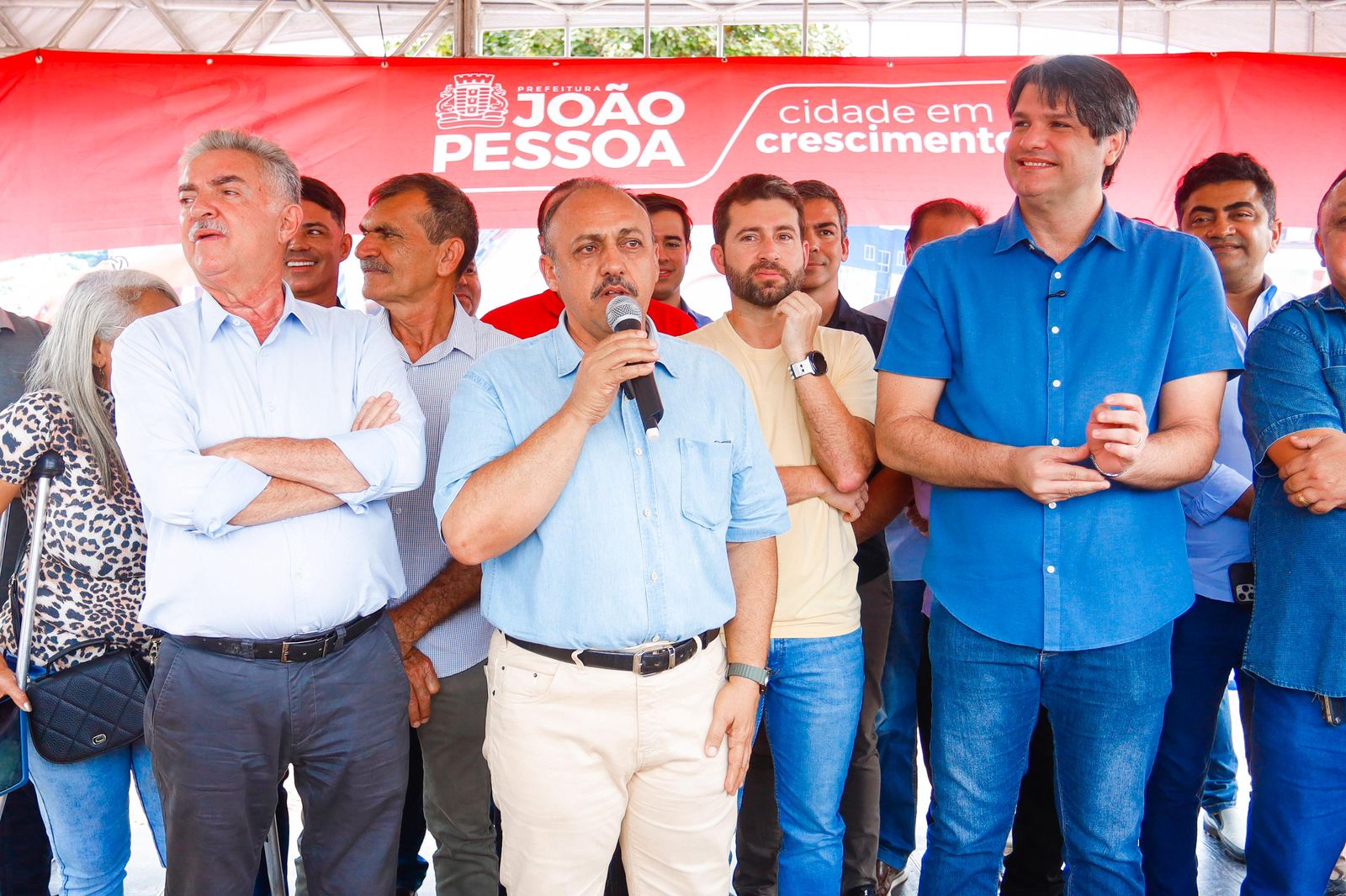 Incentivo ao esporteLeo Bezerra dá início às obras no tradicional Campo da Mangueira, no Rangel