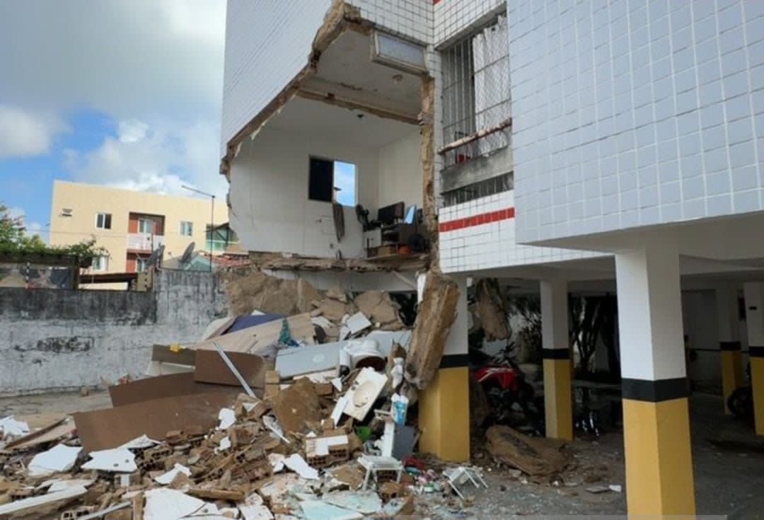 No BessaDefesa Civil interdita prédio após desabamento de parte da estrutura