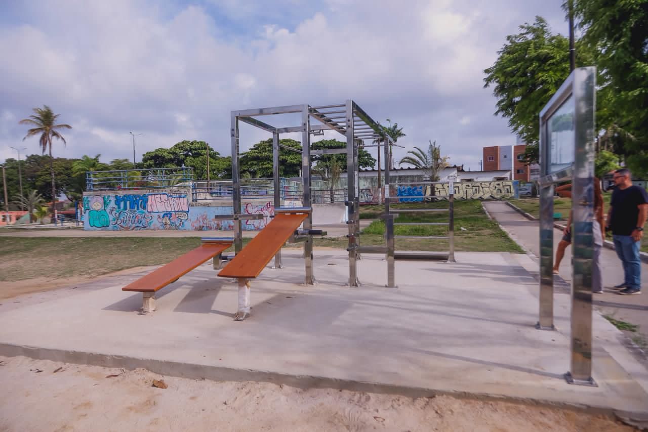 Cícero Lucena entrega equipamentos de calistenia em cinco praças e parques de João Pessoa