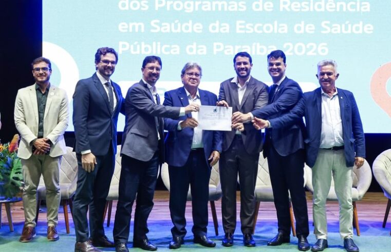 João Azevêdo prestigia cerimônia de conclusão dos Programas de Residência da ESP e destaca avanços na Saúde da Paraíba